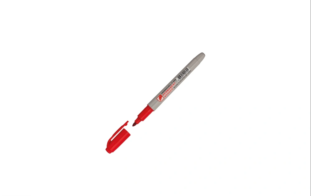 Маркер перманентный Crown "Multi Marker Slim" красный, пулевидный, 2мм 