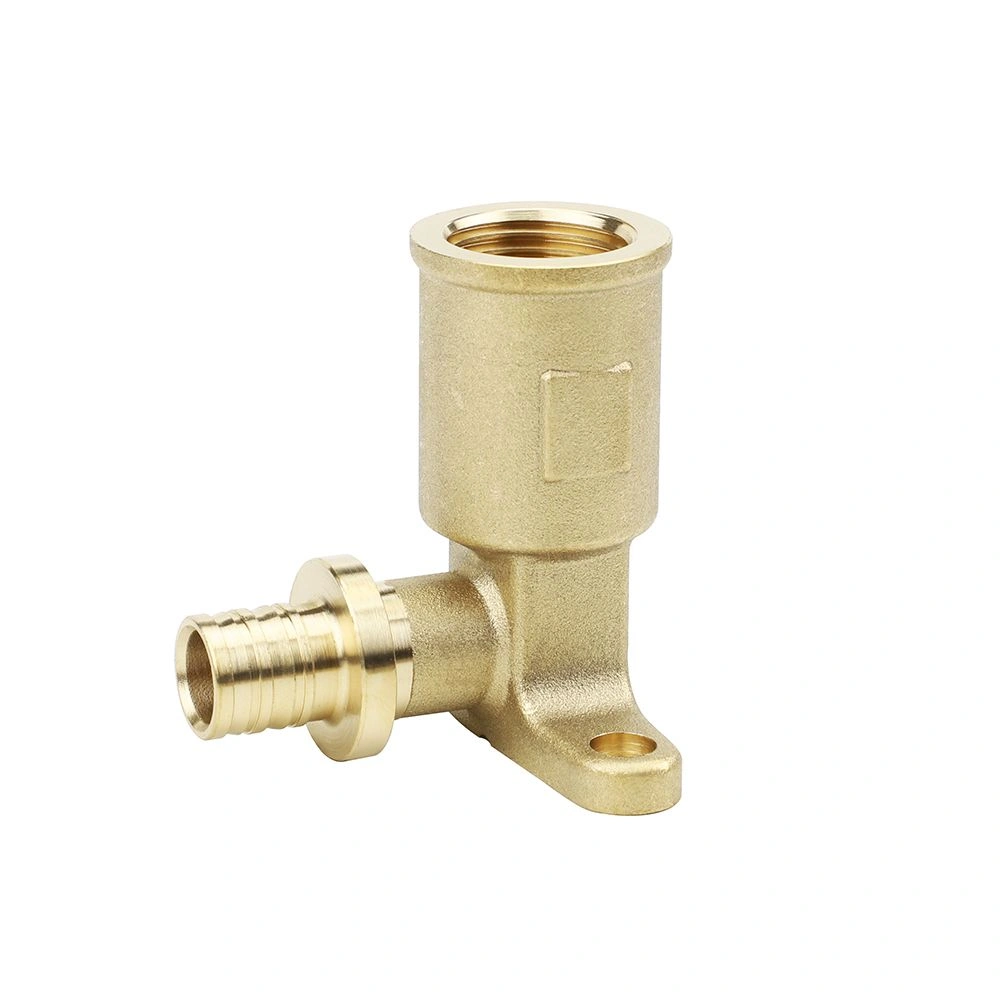 Угольник настенный с креплением 16-1/2 ВР удл. латунь Varmega