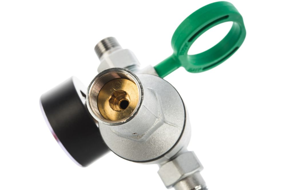 Редуктор давления  1/2" НР, хром, с манометром FAR