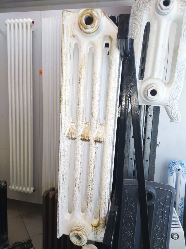 Радиатор чугунный RETROstyle LILLE 500/130 03 секции (цве RAL 9016 мат. + золото)